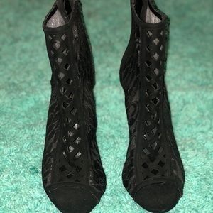 Lace open toe shoe